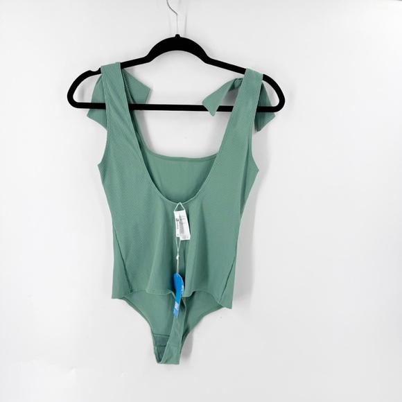 ✅ NWT CUPSHE Green One Piece Swimsuit WITH BOW TIES AND DEEP BACK SIZE MEDIUM - Picture 2 of 6